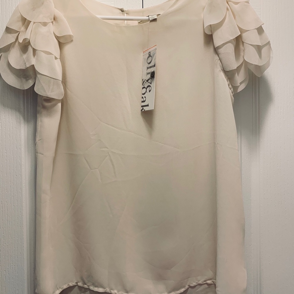 Olive & Oak scalloped sleeve shirt BNWT